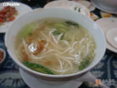过桥米线成品。-桥香园云南过桥米线(金马碧鸡店)