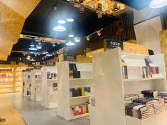 -新华里咖啡书吧(新华书店小寨店)