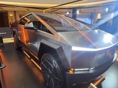 -TESLA 特斯拉(上海太古汇体验店)