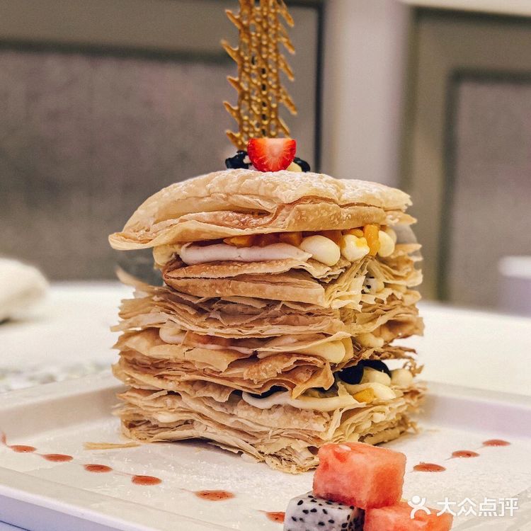 翠园的拿破仑是吃过最清新的拿破仑 水果与奶油的完美融