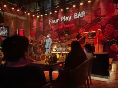 -FOUR PLAY BAR