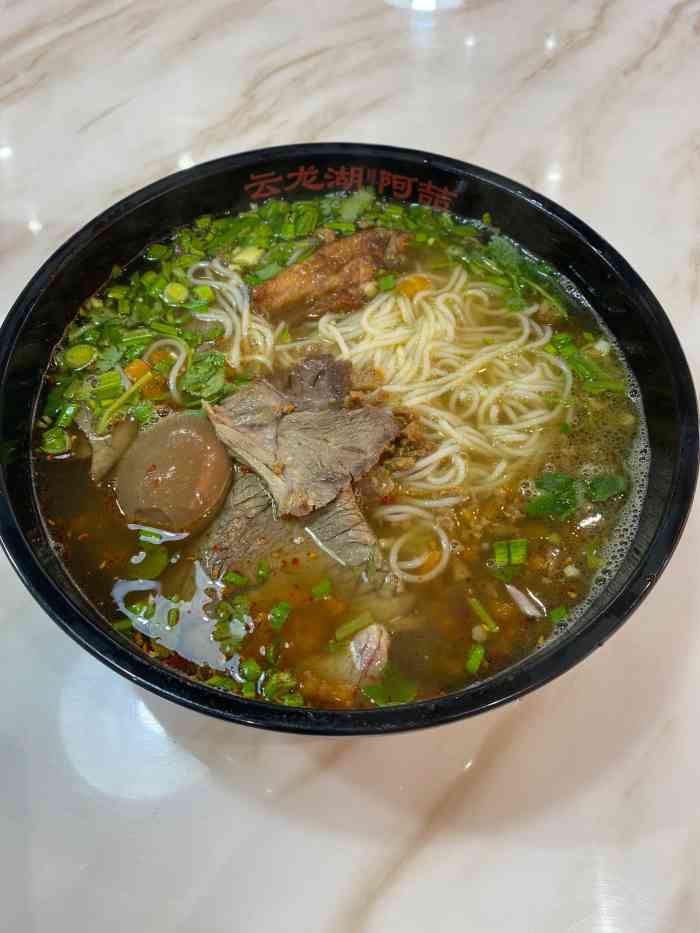 云龙湖阿喆米线-"店面的装修环境不错,干净整洁!地理位置也.
