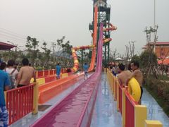 -汤山欢乐水世界