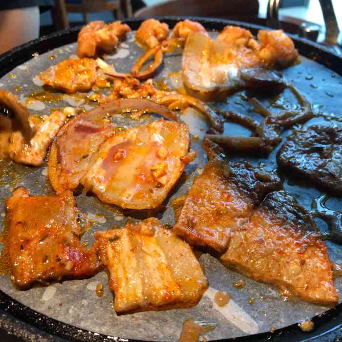 夫子烤肉-"夫子烤肉是我在新宁唯一吃过的烤肉,里面的.