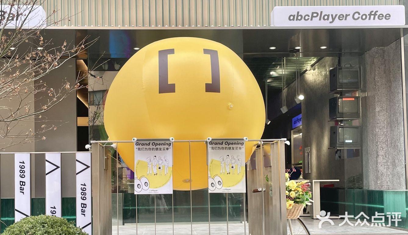 可以把曲奇沾着奶泡喝搅拌一下味道更嗲！