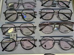 -J-Optical佳视明眼镜·蔡司视觉(青岛金茂览秀城店)