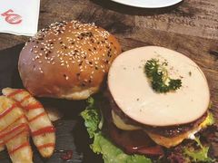 -HIGH FIVE哈福手工汉堡(桂林路店)