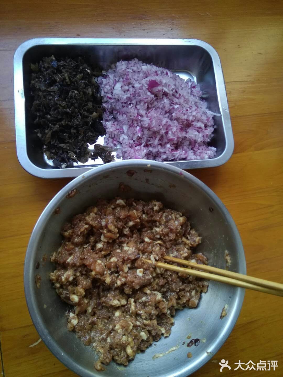 夏天吃点现成的包个三鲜包子吧