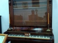 英国布罗德伍德最高的钢琴-鼓浪屿钢琴博物馆