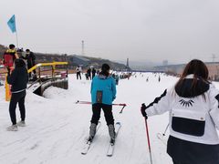 -采薇庄园四季滑雪场