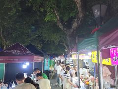 -吴山路夜市