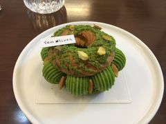 开心果树莓泡芙-Ten Olives甜点