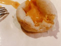 脆皮流沙包-皇朝会.经典传统粤菜(外滩店)