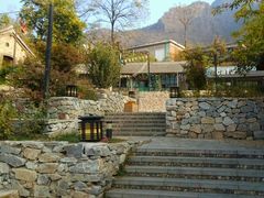 -百里峡七彩艺术小镇