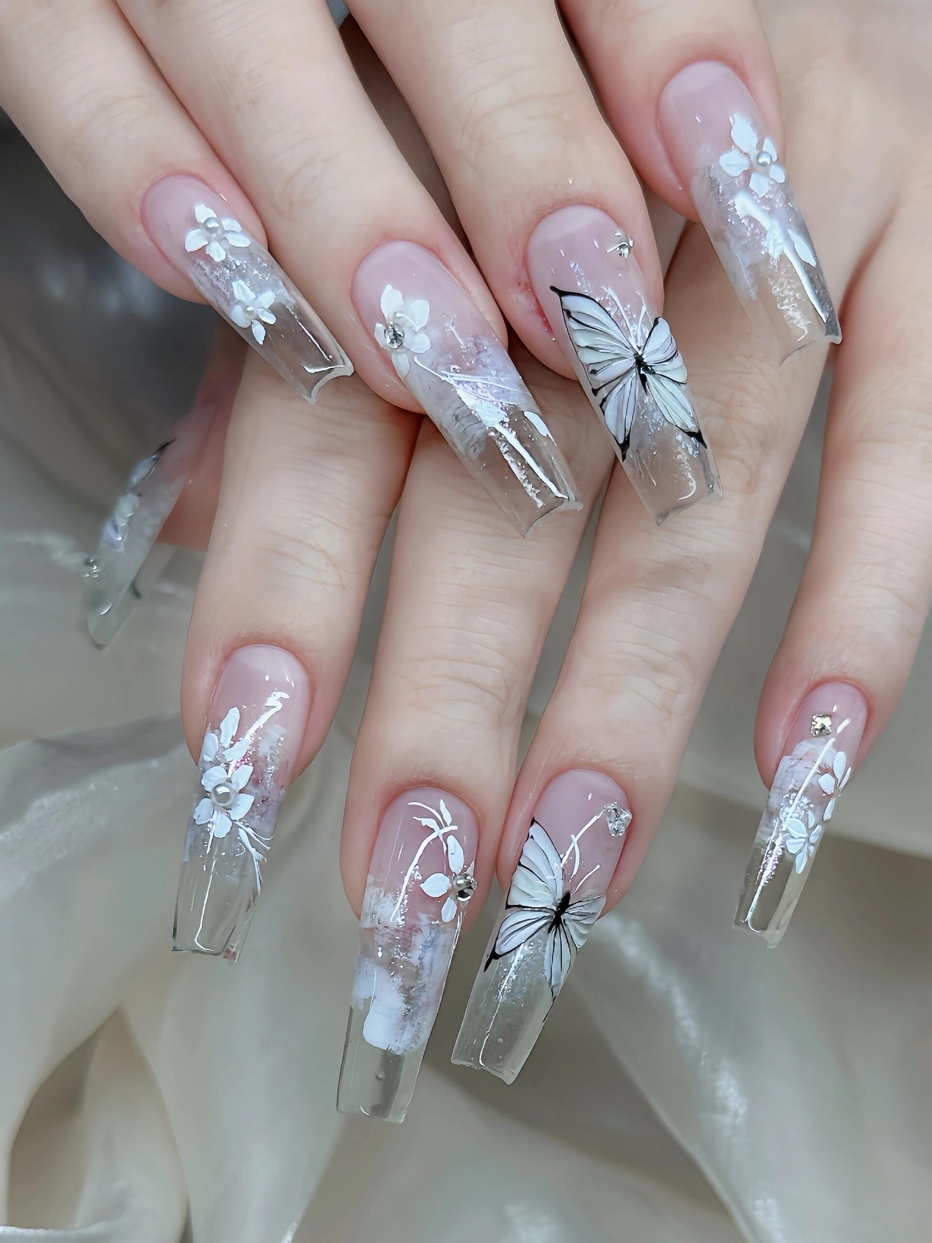 晶莹剔透的水晶甲设计