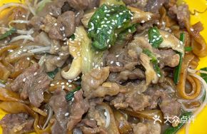 Dry Stir-Fried Snowflake Beef Rice Noodles