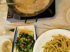 -霄汉牛三鲜湖北砂锅菜(万松园2店)