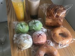 -顶东面包花园·生日蛋糕(世博店)