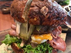 双蛋指椒牛肉汉堡-魏斯理汉堡(西安沣东吾悦店)