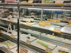 面包甜点陈列柜-鼎香缘海鲜自助火锅烤肉(锦辉购物广场店)