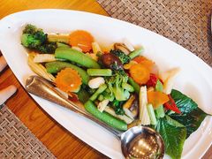 -Chom Cafe and Restaurant