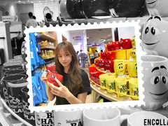 -m豆巧克力世界(上海世茂广场店)