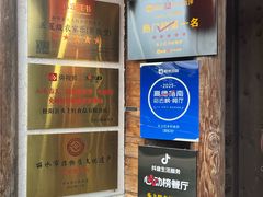 -头上红煨盐鸡·非遗院子餐厅