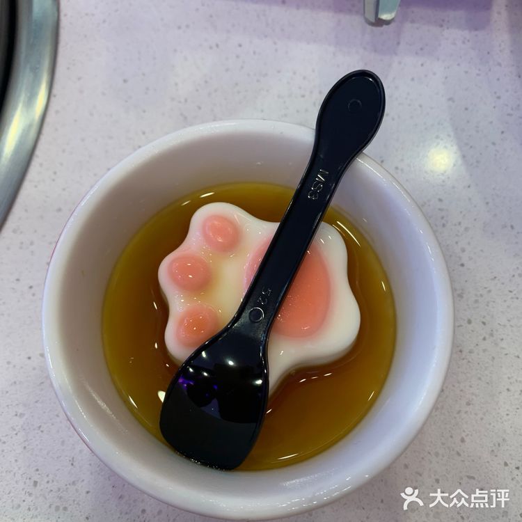 这家店在天街刚开业时人满为患，要等很久