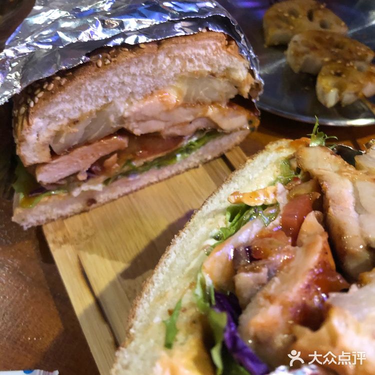 朋友拉着来的，据她说是从南锣鼓巷的店吃过来的