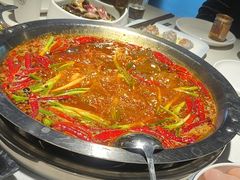 -茅草房·河畔园林火锅