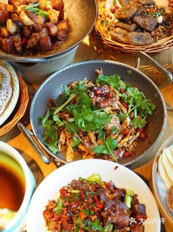 来长沙玩吃这家湘西特色湘菜