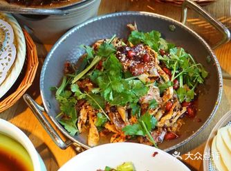 来长沙玩吃这家湘西特色湘菜