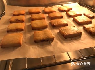 大晚上折磨自己，现在家里都是黄油烤出来的香味