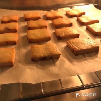 大晚上折磨自己，现在家里都是黄油烤出来的香味