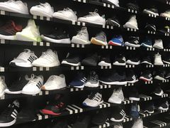 -阿迪达斯(澳门水坑尾街店)