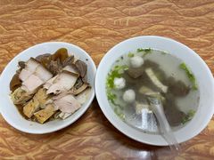 -松树干拌面店