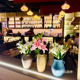 他们家的灯饰就其实就很有那种异域风情了～整个环境就在