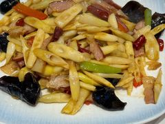 春笋炒腊肉-聚义山庄