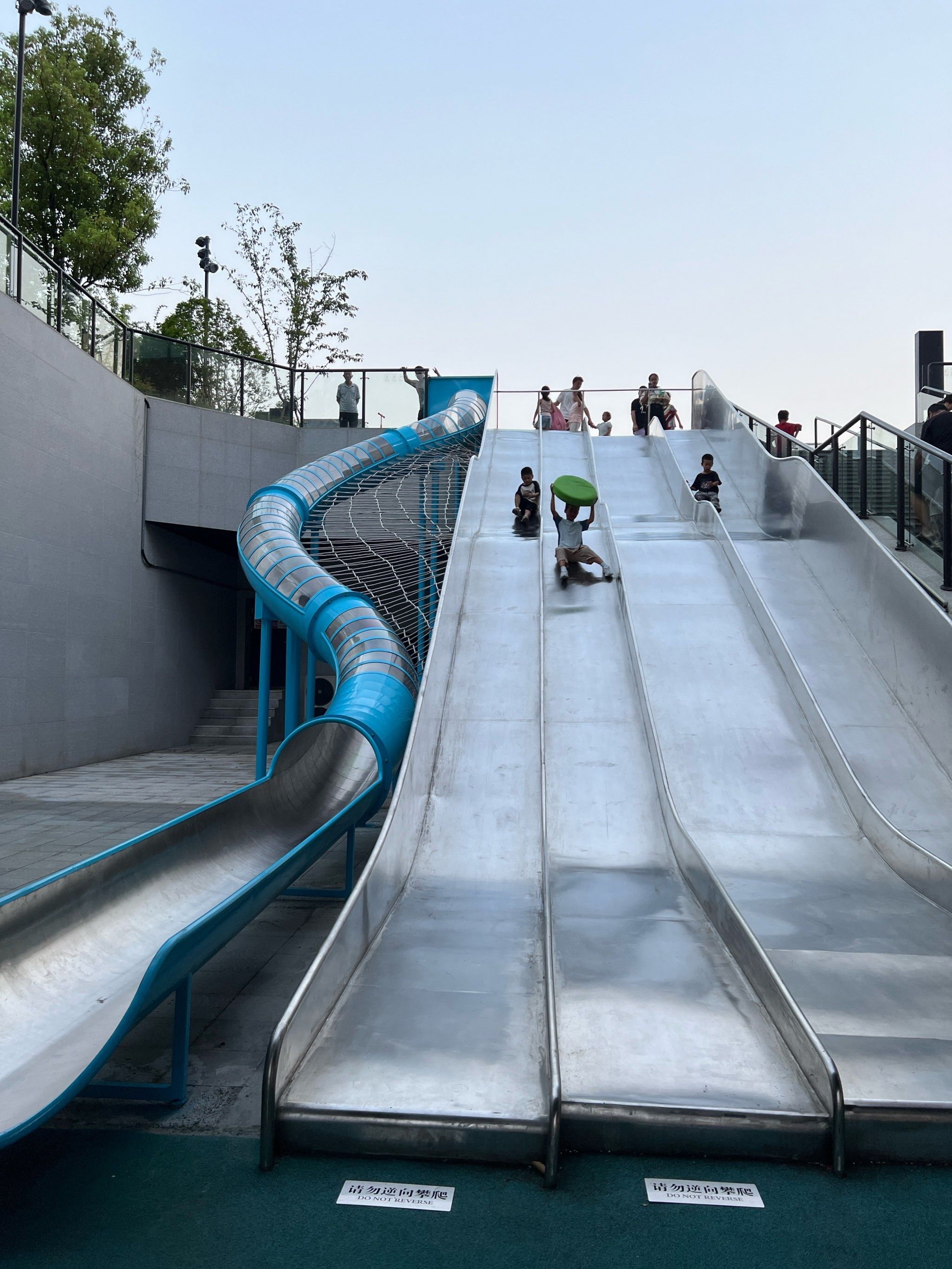 冲这滑滑梯都要带娃去一趟!太好玩啦