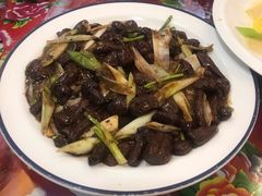 葱烧红蘑-闯关东东北农家菜(崂山石老人店)