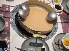 -洪氏嗨捞·广东猪肚鸡·椰子鸡火锅(西咸万象城店)
