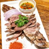 成都探店｜这家新疆菜的羊肉是阿勒泰空运来的