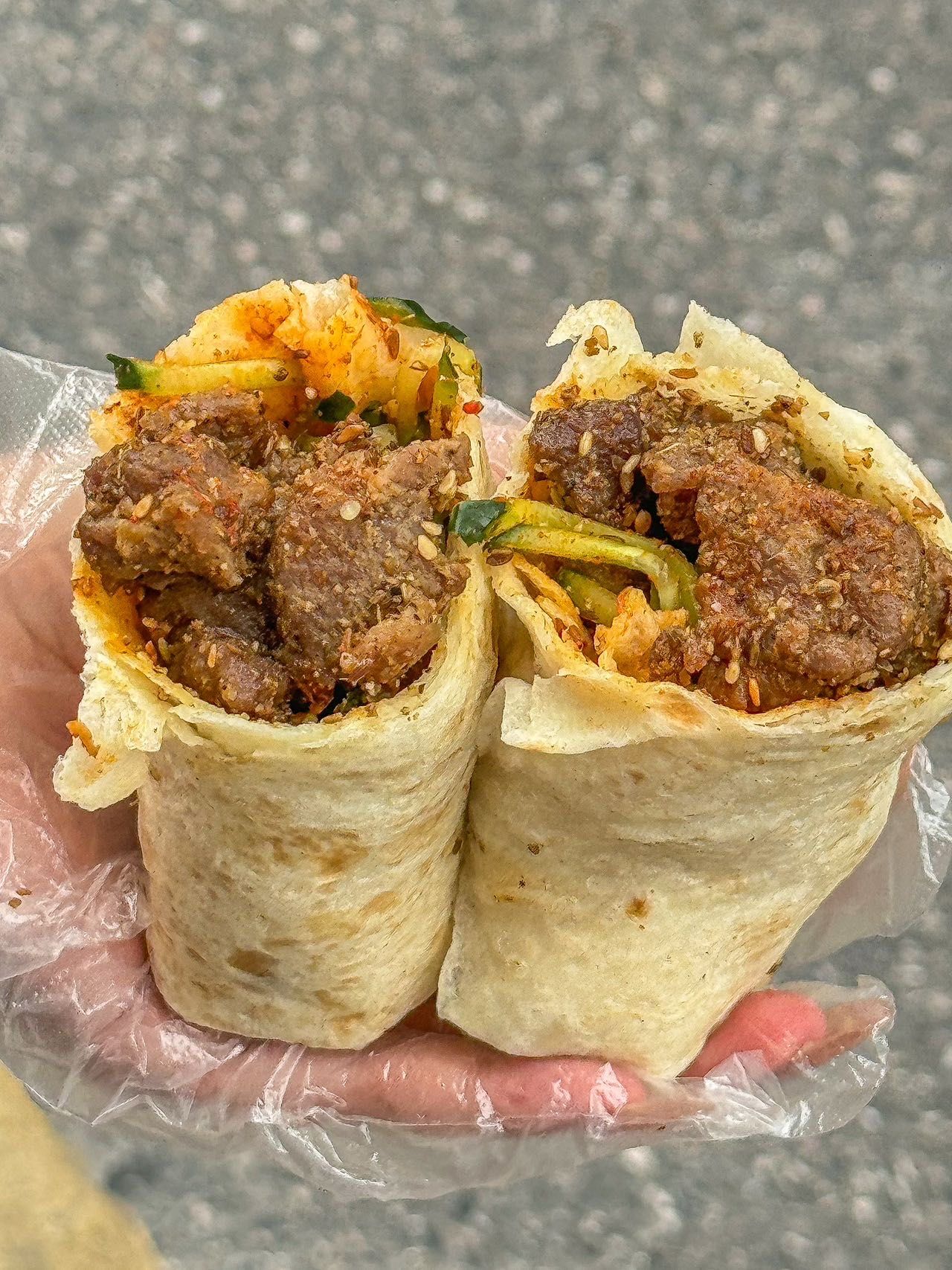 在吉由巷,吃到了好吃的肉筋卷饼