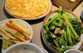 Dried Scallop and Sea Duck Egg Fried Radish Cake