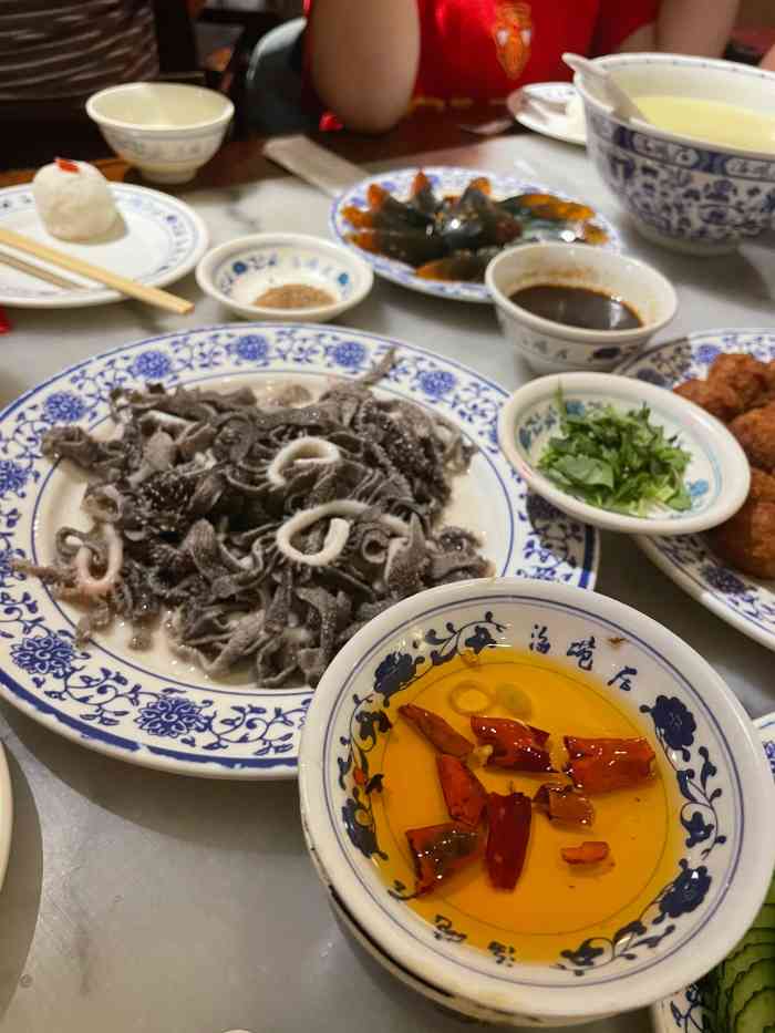 海碗居(王府井店)-"卖的是老北京口味 主打炸酱面 一大海碗 .