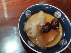 红枣银耳炖雪梨-味窑餐厅