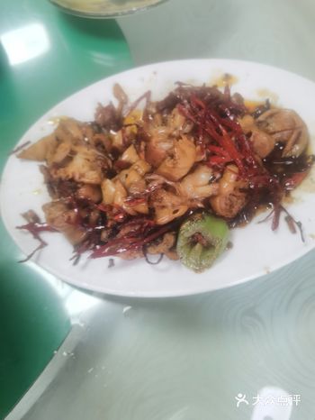 从我来到大连这个店就在了 店面不大