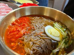 -围炉肉舍•炭烤活鳗•丹东海鲜烤肉(步行街店)