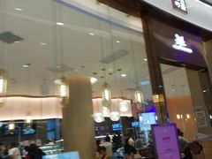 门面-奈雪的茶(青岛卓悦里INTOWN店)