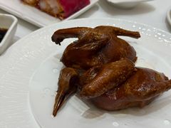 脆皮乳鸽-喜宴又一村·粤菜·茶点·海鲜(壹方天地店)